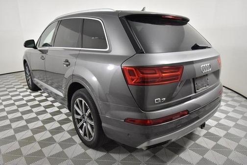 Photo 5 of 32 of 2019 Audi Q7 55 Premium Plus