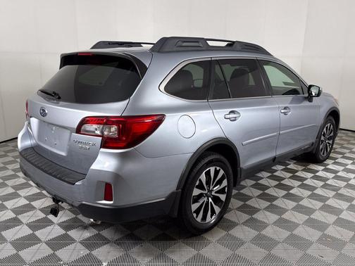 Ice Silver Metallic 2015 Subaru Outback 3.6R Limited