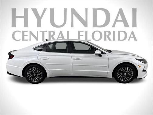 2022 Hyundai SONATA Hybrid SE