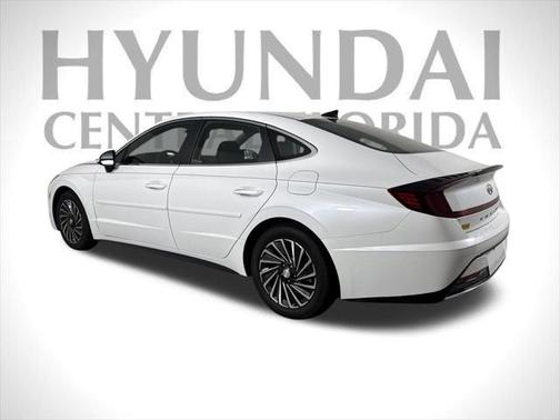 2022 Hyundai SONATA Hybrid SE