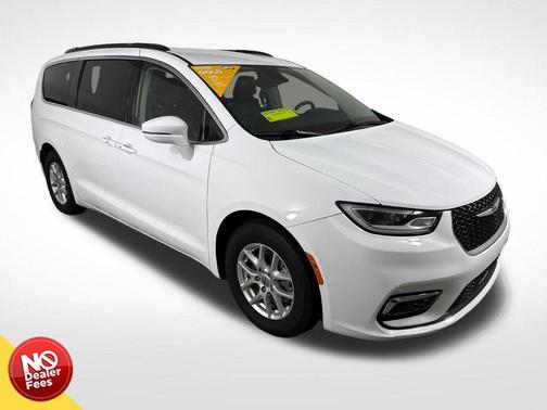 Bright White Clearcoat 2022 Chrysler Pacifica Touring L