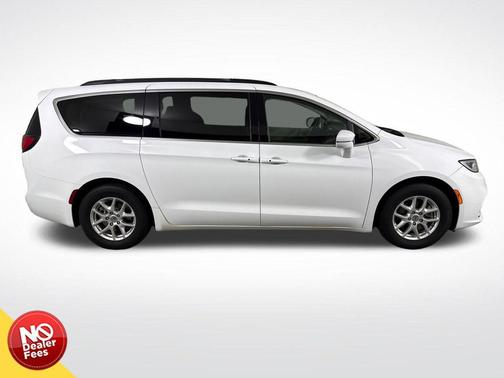 Bright White Clearcoat 2022 Chrysler Pacifica Touring L