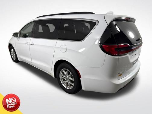 Bright White Clearcoat 2022 Chrysler Pacifica Touring L