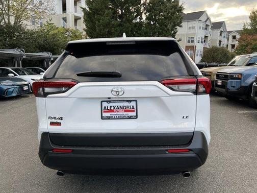 2025 Toyota RAV4 LE