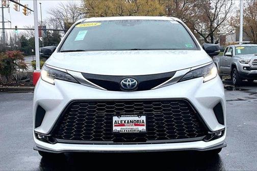 2023 Toyota Sienna 