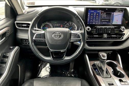 2021 Toyota Highlander Hybrid Platinum