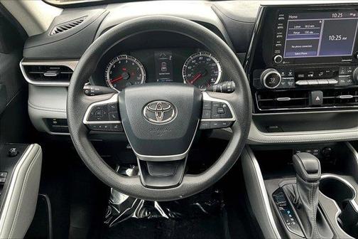 2022 Toyota Highlander L