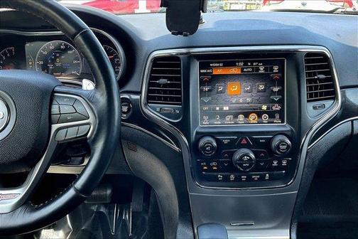 Granite Crystal Clearcoat Metallic 2017 Jeep Grand Cherokee Trailhawk