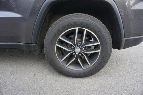 Granite Crystal Clearcoat Metallic 2017 Jeep Grand Cherokee Trailhawk