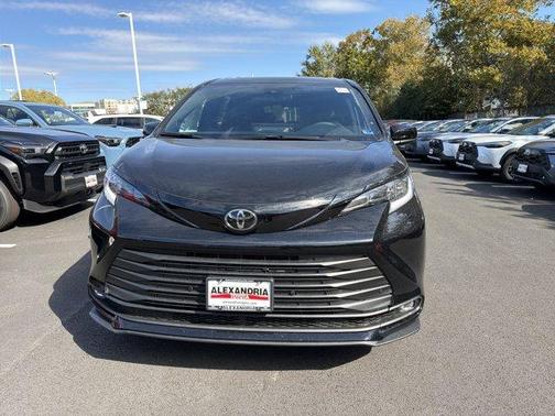 Midnight Black Metallic 2026 Toyota Sienna Woodland Edition