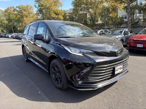 Midnight Black Metallic 2026 Toyota Sienna Woodland Edition