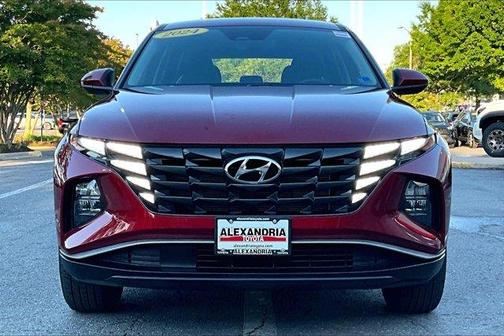 Red 2024 Hyundai TUCSON SE
