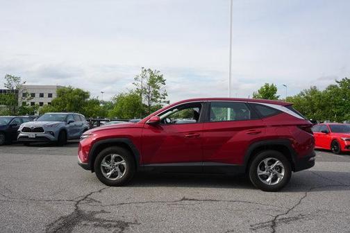 Red 2024 Hyundai TUCSON SE