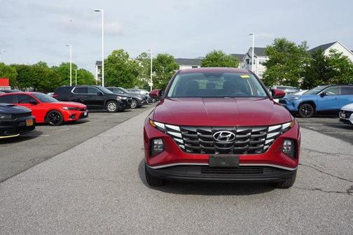 Red 2024 Hyundai TUCSON SE