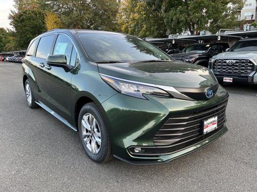 2025 Toyota Sienna XLE