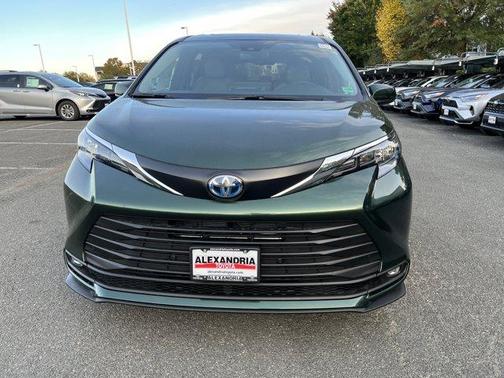 2025 Toyota Sienna XLE