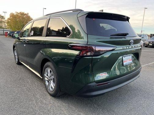 2025 Toyota Sienna XLE