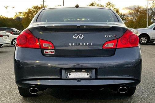2011 INFINITI G37x Base