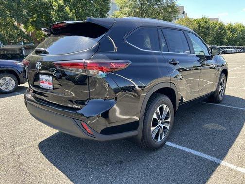 2025 Toyota Highlander XLE