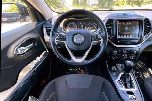 Brilliant Black Crystal Pearlcoat 2015 Jeep Cherokee Latitude