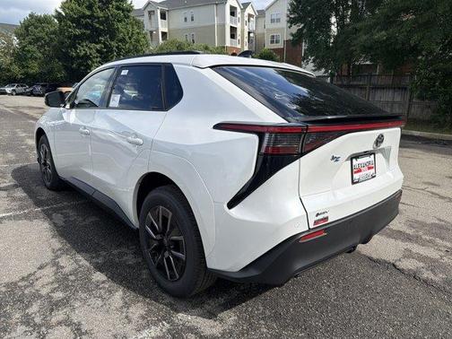 Wind Chill Pearl 2026 Toyota bZ XLE PLUS