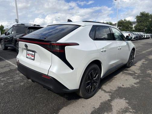 Wind Chill Pearl 2026 Toyota bZ XLE PLUS