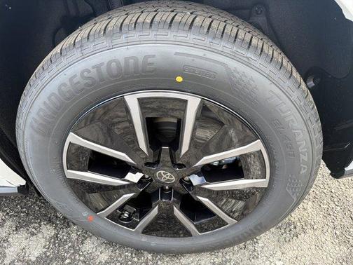 Wind Chill Pearl 2026 Toyota bZ XLE PLUS