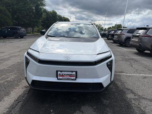 Wind Chill Pearl 2026 Toyota bZ XLE PLUS