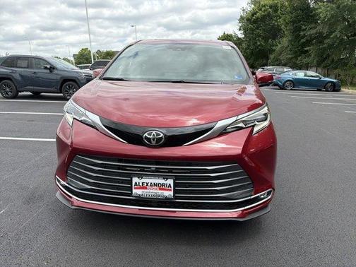 Ruby Flare Pearl 2026 Toyota Sienna Platinum 7 Passenger