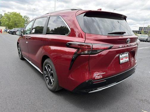 Ruby Flare Pearl 2026 Toyota Sienna Platinum 7 Passenger