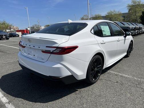 Ice 2026 Toyota Camry SE