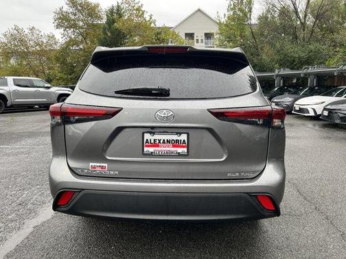 2025 Toyota Highlander XLE