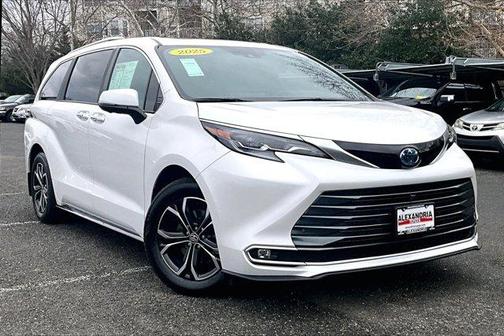 2025 Toyota Sienna Platinum 7 Passenger