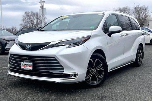 2025 Toyota Sienna Platinum 7 Passenger