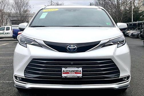 2025 Toyota Sienna Platinum 7 Passenger