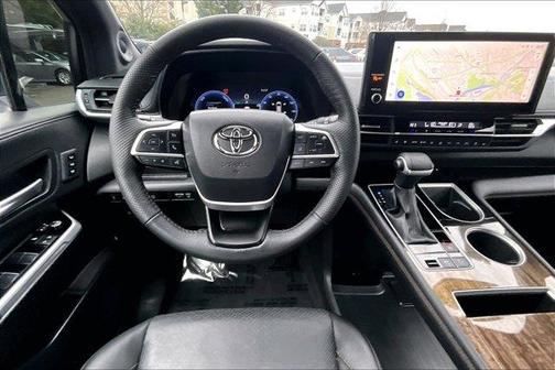 2025 Toyota Sienna Platinum 7 Passenger