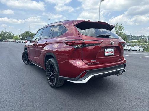 Red 2023 Toyota Highlander XSE