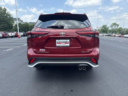 Red 2023 Toyota Highlander XSE
