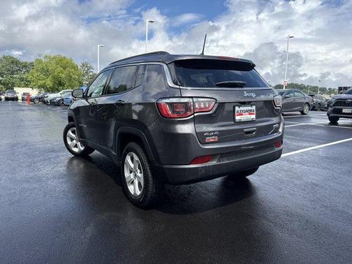 Granite Crystal Clearcoat Metallic 2018 Jeep Compass Latitude
