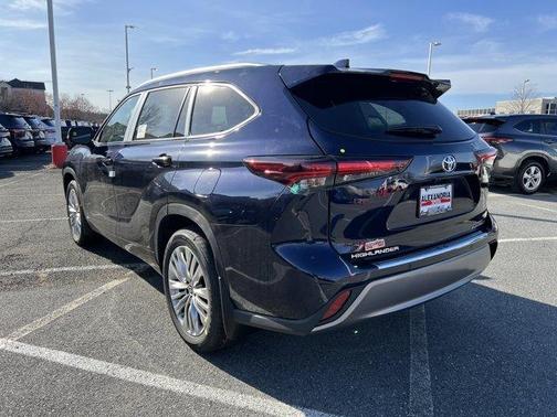 2026 Toyota Highlander Hybrid Platinum
