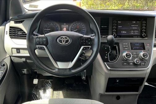 2018 Toyota Sienna LE