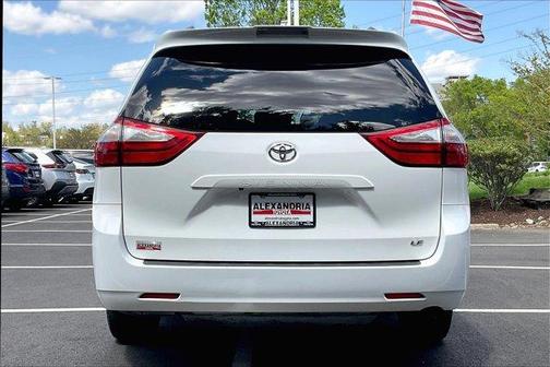 2018 Toyota Sienna LE