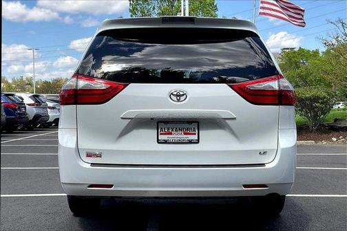 2018 Toyota Sienna LE