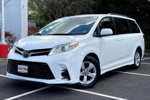 2018 Toyota Sienna LE