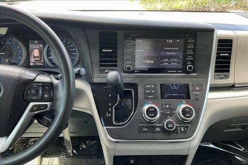 2018 Toyota Sienna LE