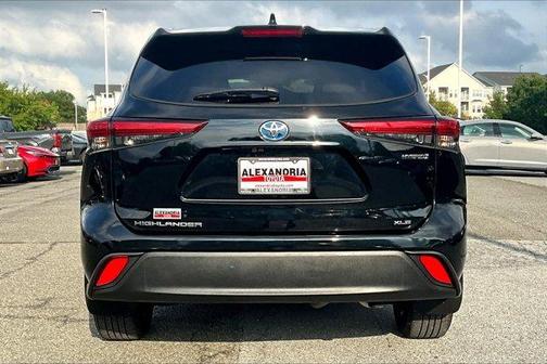 2023 Toyota Highlander Hybrid Bronze Edition