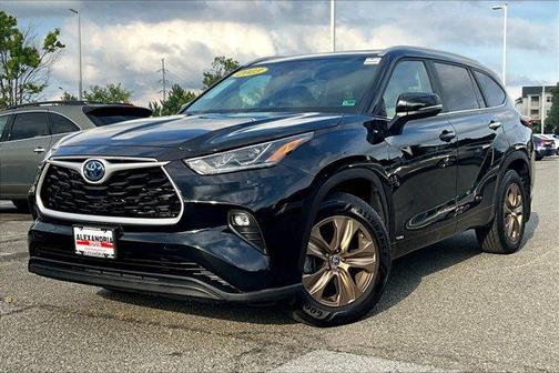 2023 Toyota Highlander Hybrid Bronze Edition