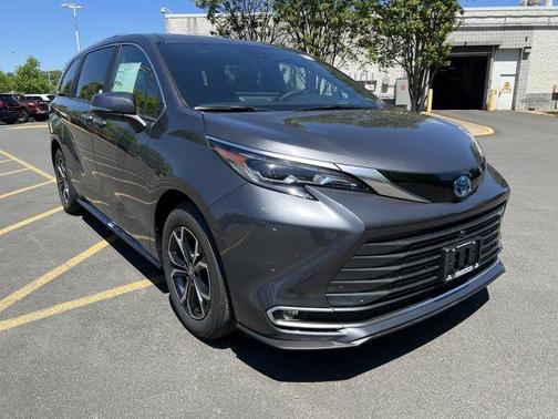 2025 Toyota Sienna Platinum 7 Passenger