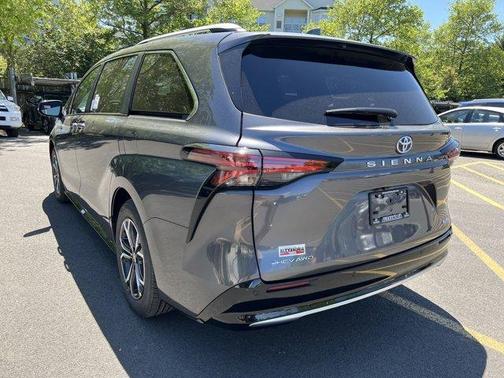 2025 Toyota Sienna Platinum 7 Passenger