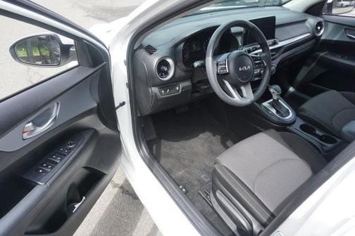 Snow White Pearl 2023 Kia Forte LXS